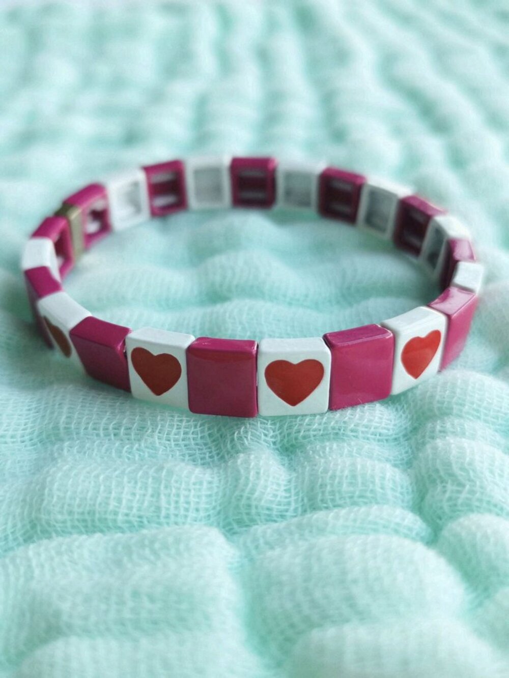 Roxanne Assoulin All Heart Pink White Enameled Stretch Bracelet in Gold
